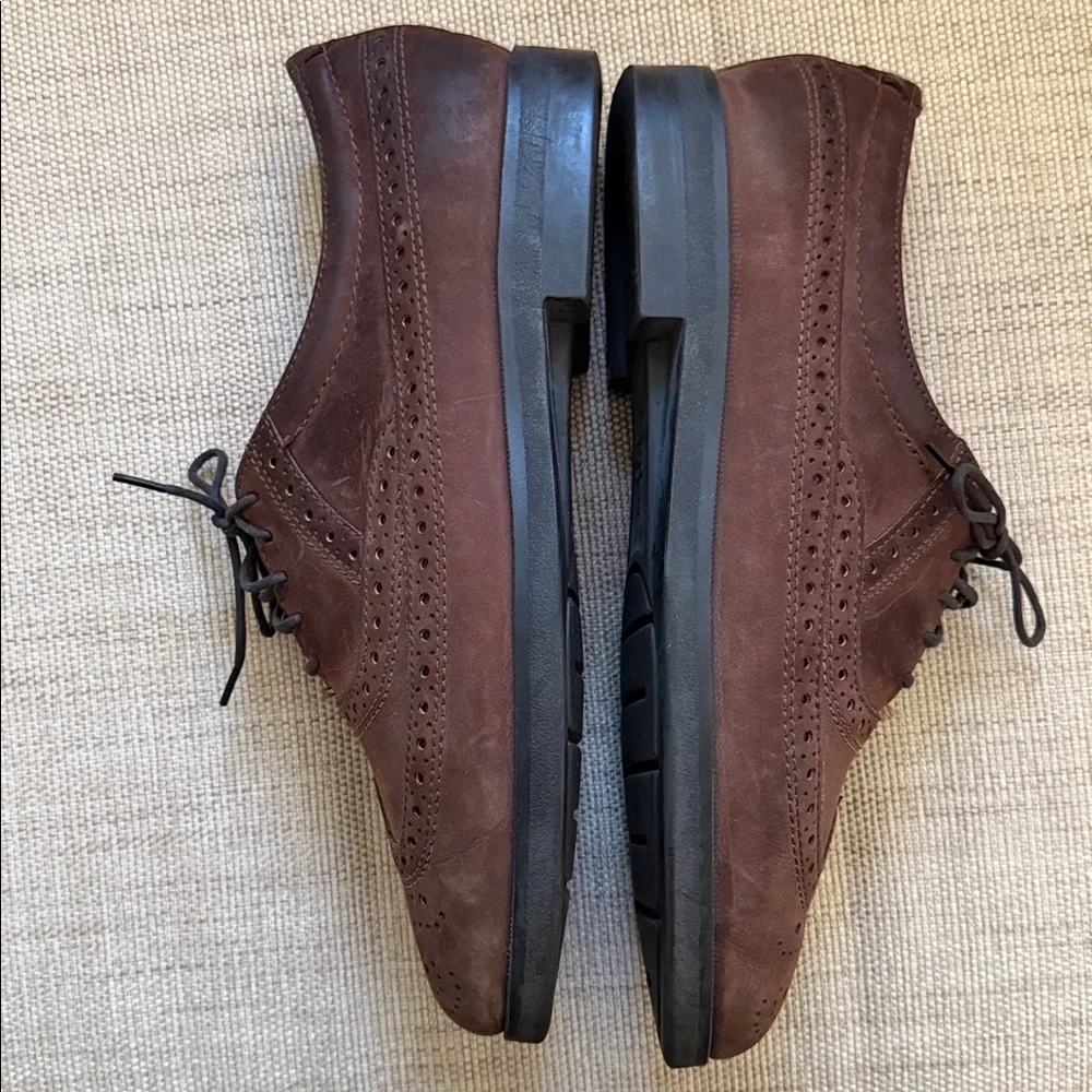 Dexter brown suede